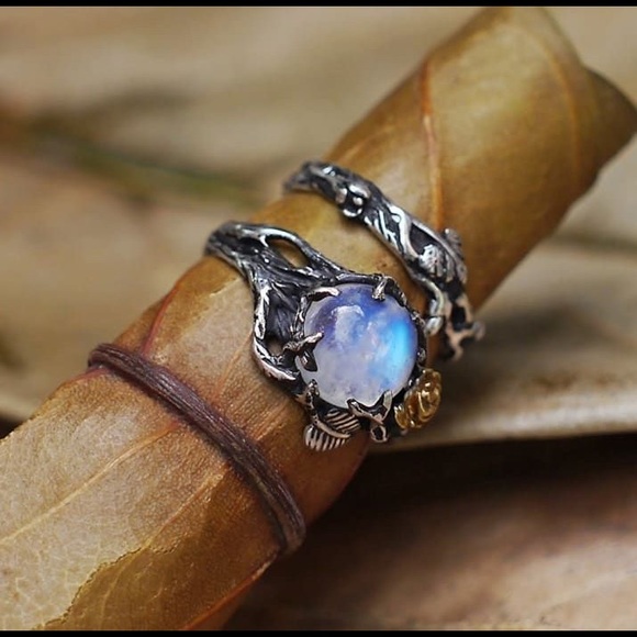 Vintage Rose Moon Crystal Ring - Picture 2 of 6